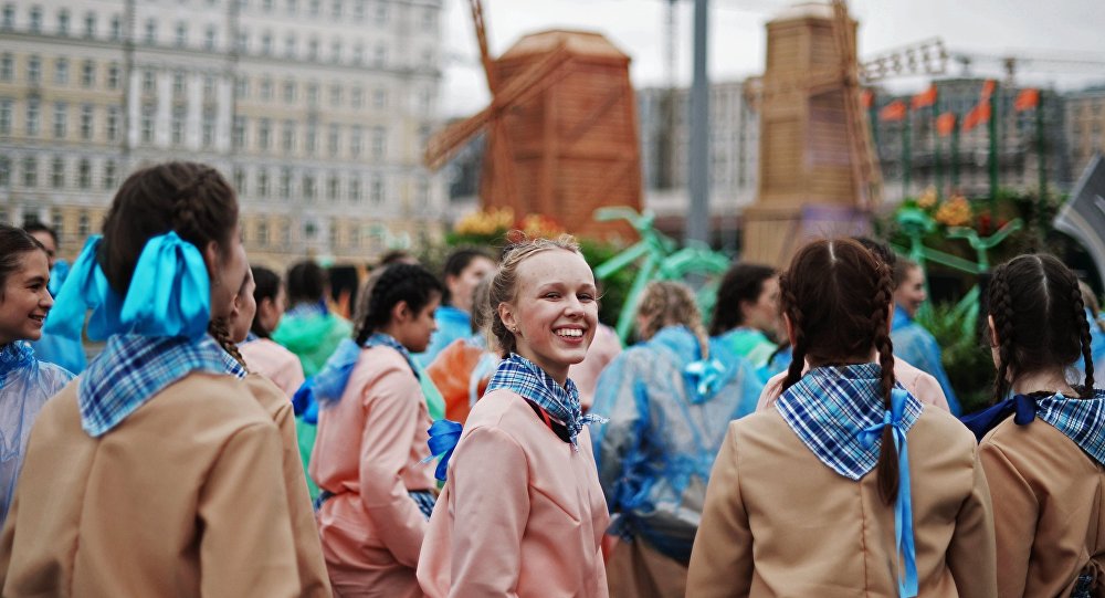Карнавальное шествие в рамках XIX Всемирного фестиваля молодежи и студенчества